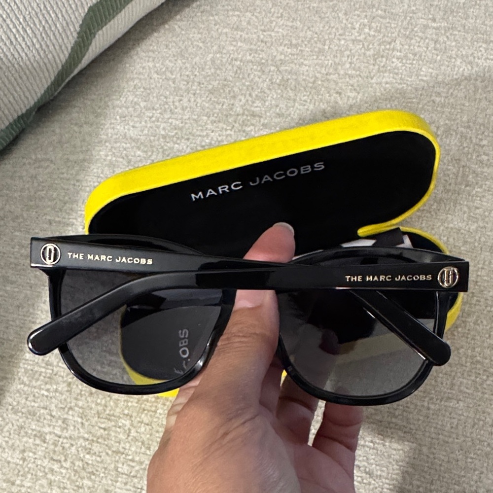 Marc Jacobs Black Sunglasses with Yellow Case - Picture 3 of 3